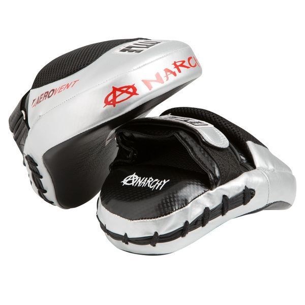 Лапи боксерські TITLE Boxing Aerovent Anarchy Punch Mitts Black/Silver AASPM BK/SV фото