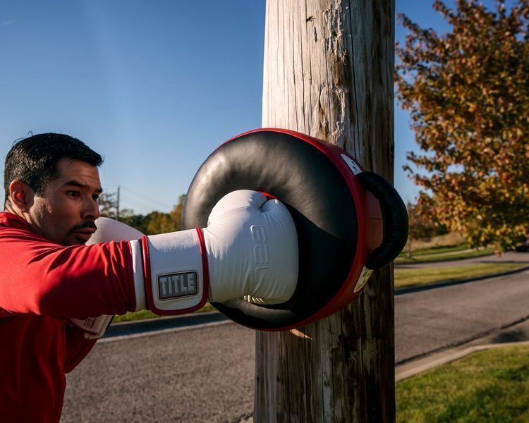 Маківара кругла TITLE Boxing Wrap-Around Stationary Punch Shield Black/Red WASPS фото